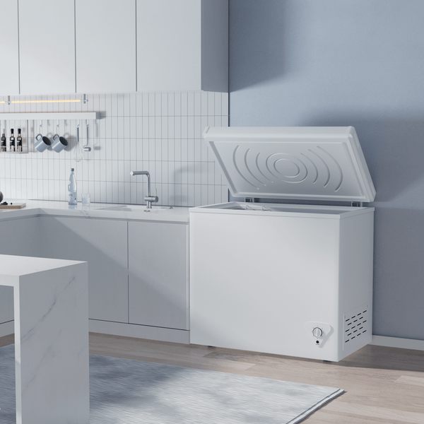 Deep Understanding of the Differences and Market Prospects between Foaming Door Chests and Glass Door Chests in Commercial Use